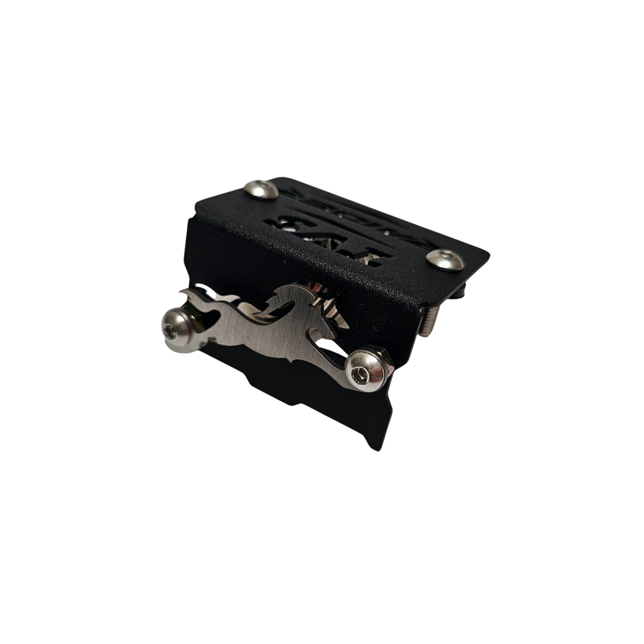 PROTECTOR DE BOMBA O DEPOSITO DE LIQUIDO DE FRENO DELANTERO TVS RAIDER