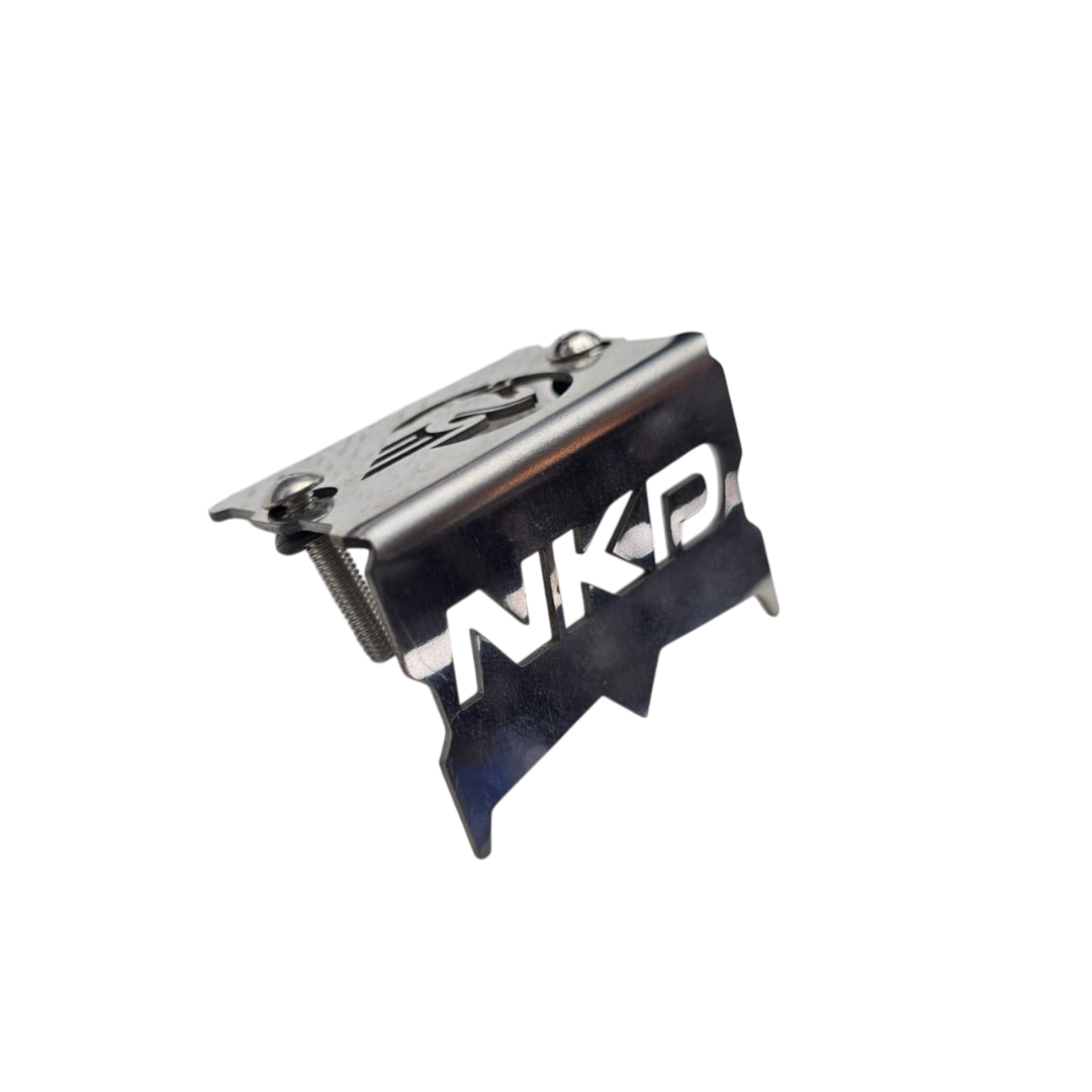 PROTECTOR DE BOMBA O DEPOSITO DE LIQUIDO DE FRENO DELANTERO EN ACERO AKT NKD