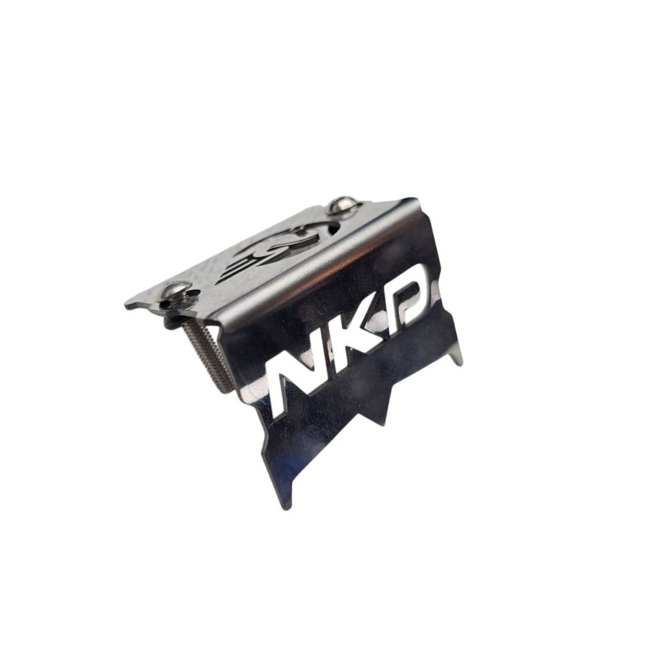 PROTECTOR DE BOMBA O DEPOSITO DE LIQUIDO DE FRENO DELANTERO EN ACERO AKT NKD